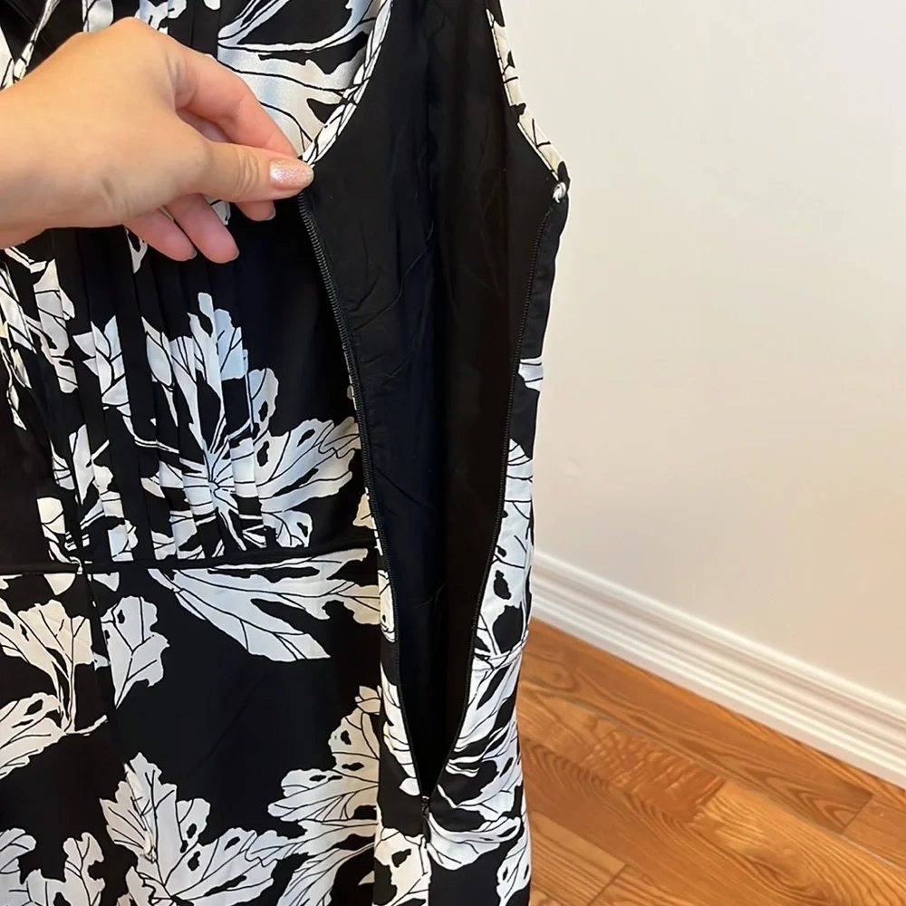 Banana republic black and white floral mini tie neck dress 0P - Picture 3 of 8